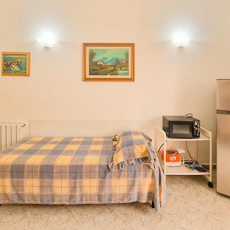 Vico House 1 *