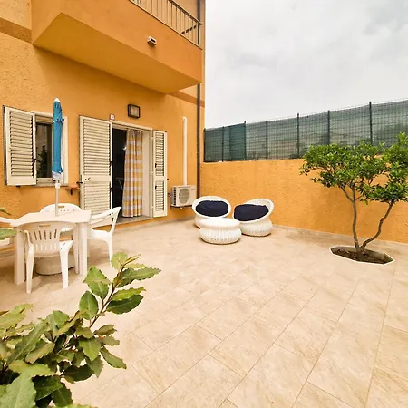 Daire Vico House 1 *