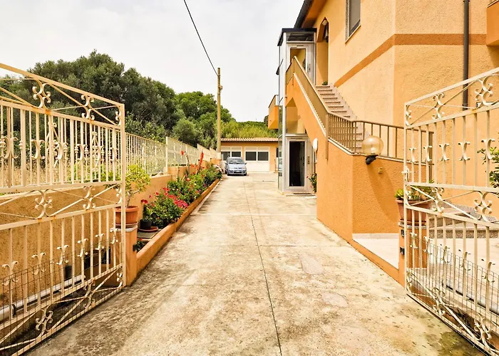 Апартаменты Vico House 1 *